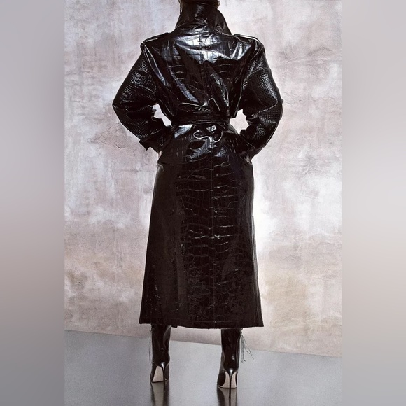 Kourtney Kardashian Barker High Shine Faux Croc Trench Coat - Picture 5 of 6
